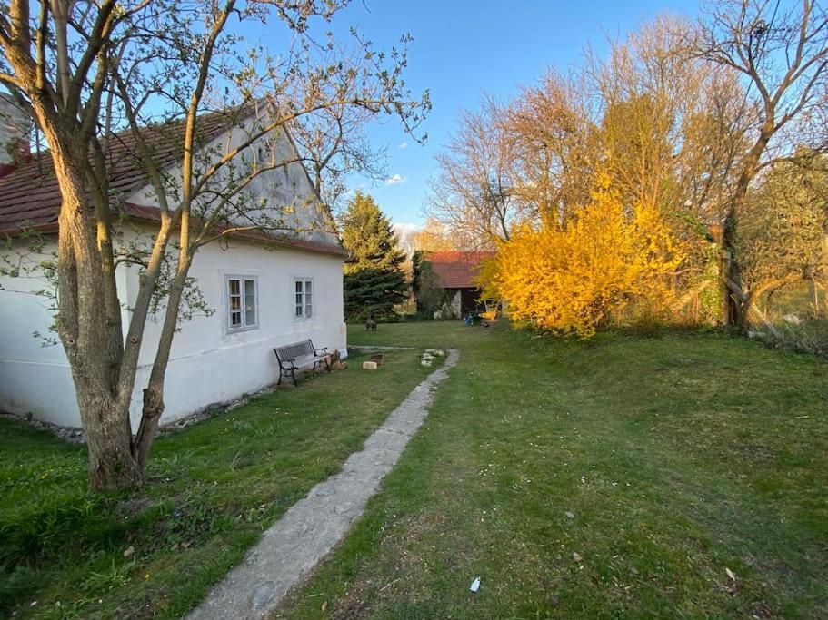 Romanticka Chalupka Na Polosamote Plavecky Peter Exterior photo